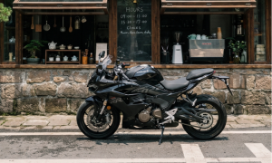 告别拥堵焦虑！QJMOTOR城市新仿赛，新手也能轻松驾驭